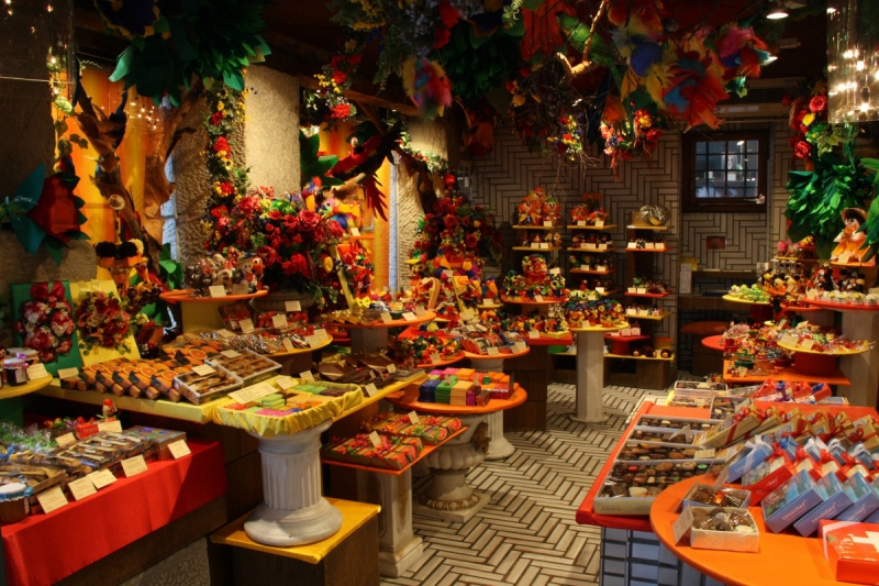 vente-ST ETIENNE DE TINEE-min_candy_store_chocolate_shop_chocolate_switzerland-393515