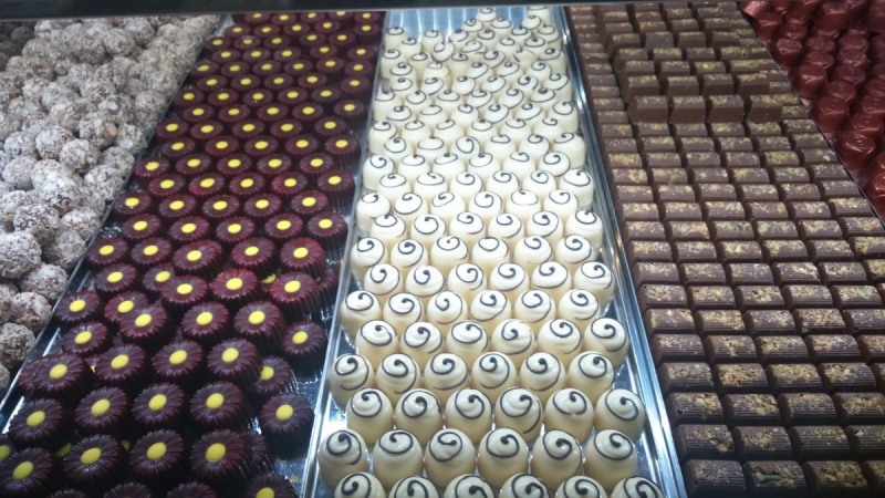 vente-ST ETIENNE DE TINEE-min_chocolates_milk_chocolate_white_chocolate_truffles_candy_food_treat_cacao-1213769